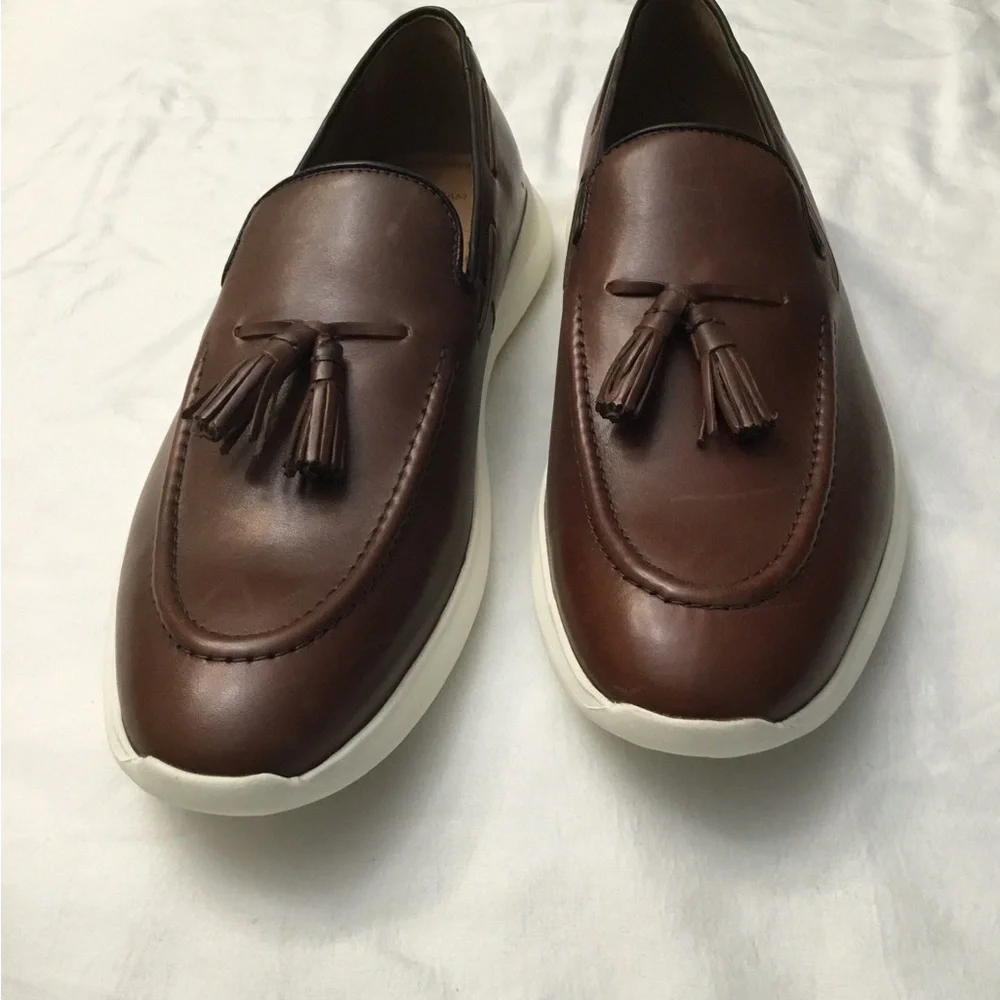 JOHNSTON & MURPHY Sleek Brown and White Slip-On Loafers for Casual Comfort